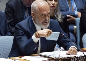 ‘Kathimerini’: Pala greke në pritje të lëvizjeve të radhës të Ramës!