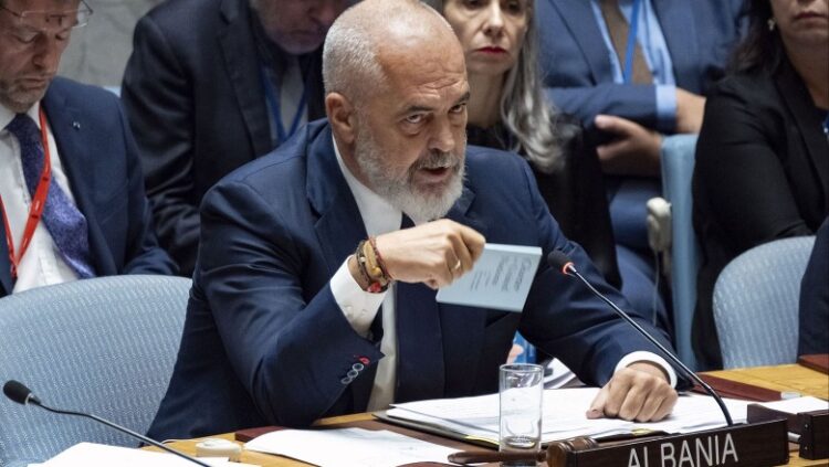 ‘Kathimerini’: Pala greke në pritje të lëvizjeve të radhës të Ramës!