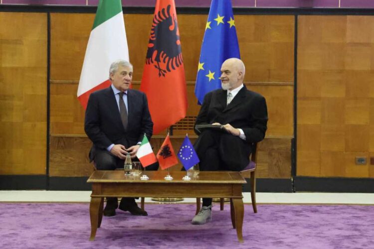 Tajani në portin e Shëngjinit për emigrantët, Rama flet për pensionet