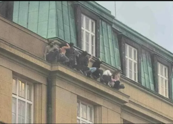 Sulmi në universitetin e Pragës, 11 të vdekur studentët fshihen në…