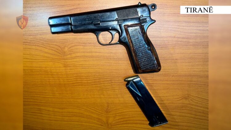 Levizte me armë, pranga 42-vjeçarit