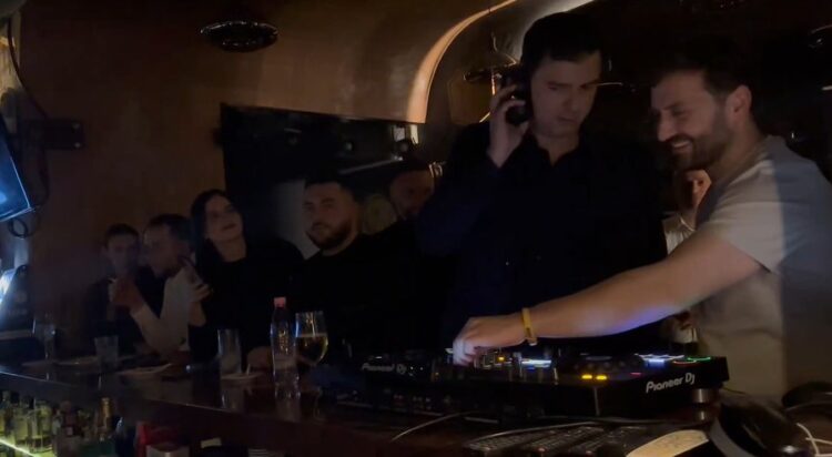 VIDEO/ Basha nis “punë” si DJ