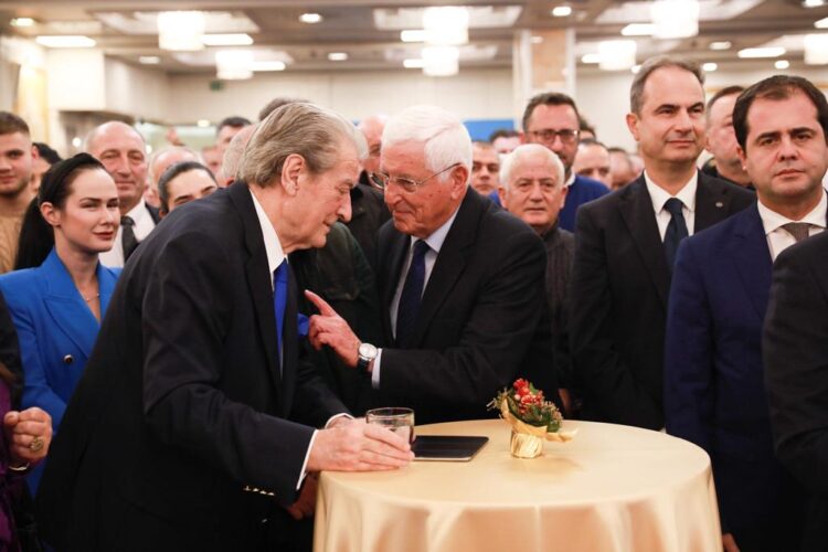 33-vjet PD, ja figurat që shoqëruan Berishën në festë (FOTO)