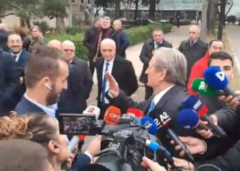 I përjashtuar nga seancat, Berisha në Kuvend: S’është koha e fjalëve