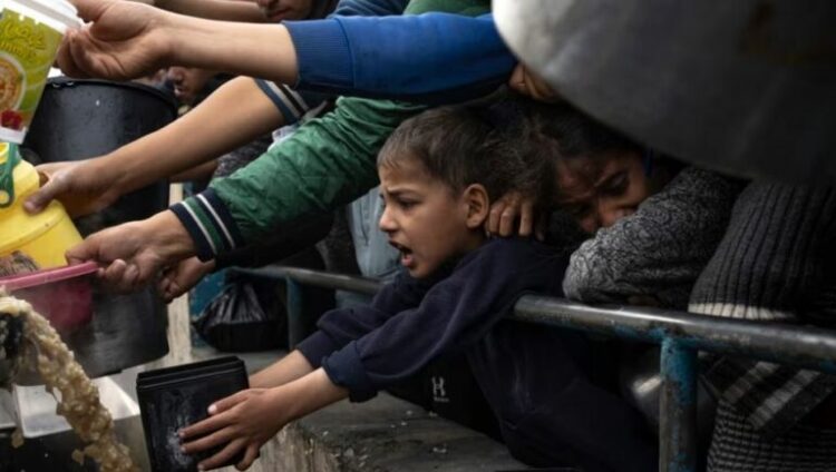 Raporti: 1 në 4 persona në Gazë vuajnë nga uria për shkak të luftës