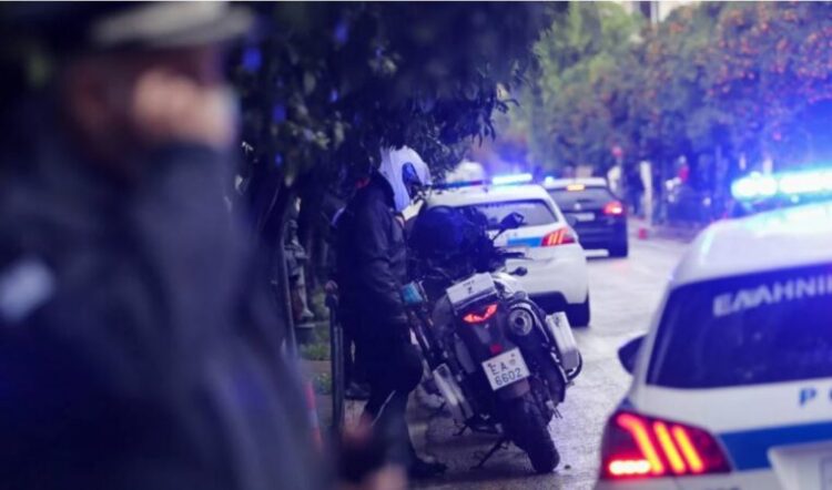 Hyn për ta grabitur, shqiptari vret me thikë 73-vjeçarin grek