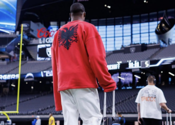 NFL/ Flamuri kuqezi bëhet trend