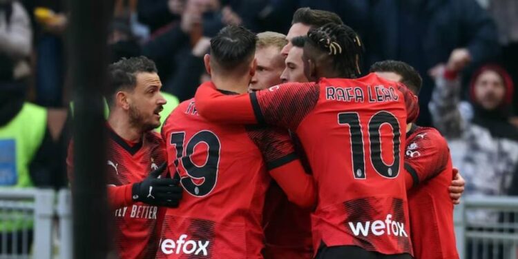 Sukses me “tris” në “San Siro”, Milani afrohet me kreun