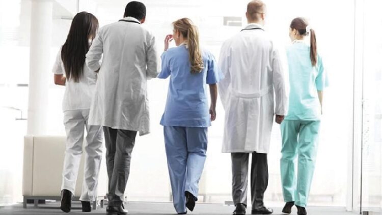 Studimi: 155 mjekë ikën këtë vit nga Kosova, situata do përkeqësohet