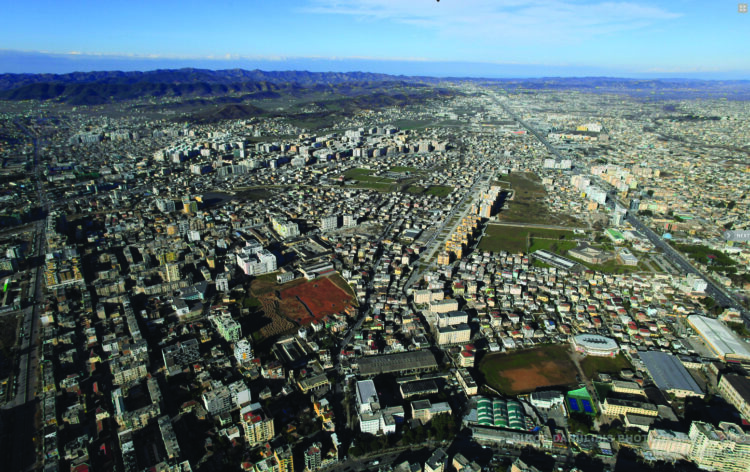 Si po i zbraz qytetet shkurtimi i institucioneve në rrethe