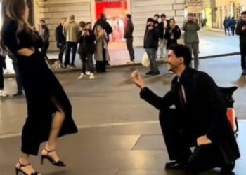 I dashuri e çon në Romë për t’i propozuar martesë, vajza e refuzon