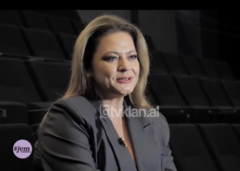 Gjyshja i ndërroi jetë në momentin e fundit të shfaqjes…/ Rrëfimi i aktores