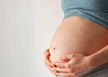 Shfaqja e strijave gjatë shtatzënisë, ushqimet që duhet të konsumoni