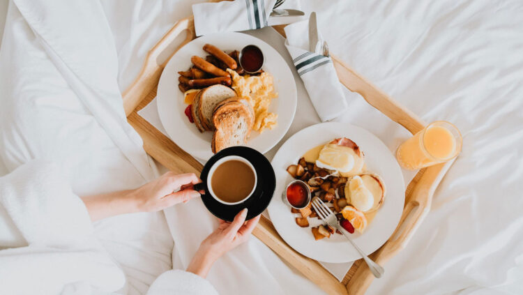 Shkakton probleme, çfarë nuk duhet të konsumoni me stomakun bosh