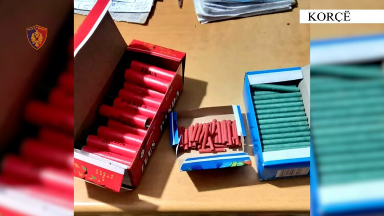 Shiste kapsolla dhe mallra të kontrabanduara, procedohet 61-vjeçarja