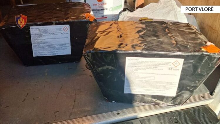 Do kontrabandonte lëndë piroteknike në Shqipëri, hetohet 39-vjeçari