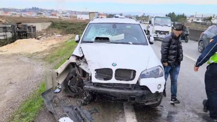 Tjetër aksident ne vend, përplasen dy makina në aksin Tiranë-Durrës