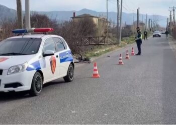 Makina përplas çiklistin në Lezhë, merr plagë të rënda