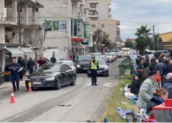 Aksident në Lezhë, makina përplas 60-vjeçaren në vijat e bardha