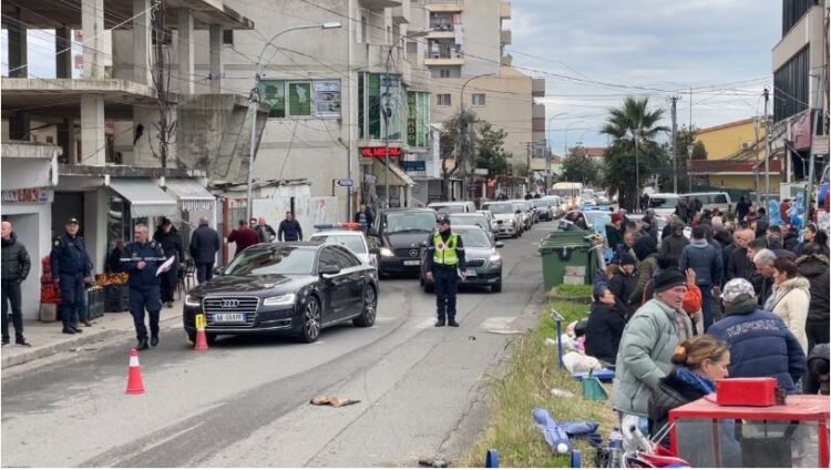 Aksident në Lezhë, makina përplas 60-vjeçaren në vijat e bardha