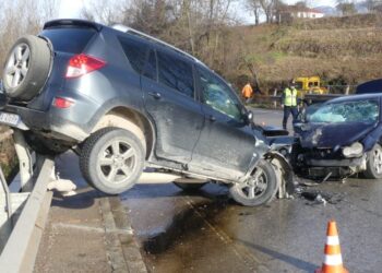 Aksident i rëndë në Qukës/ Përplasen dy automjete, 6 të plagosur