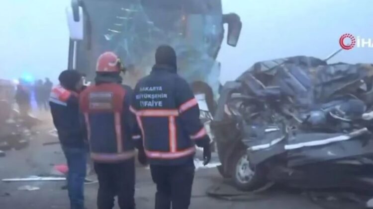 VIDEO/ Përplasje vdekjeprurëse me 7 automjete, të paktën 11 të vdekur