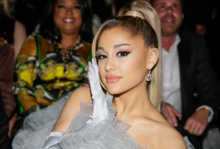 Ariana Grande flet për herë të parë për lidhjen e saj të re