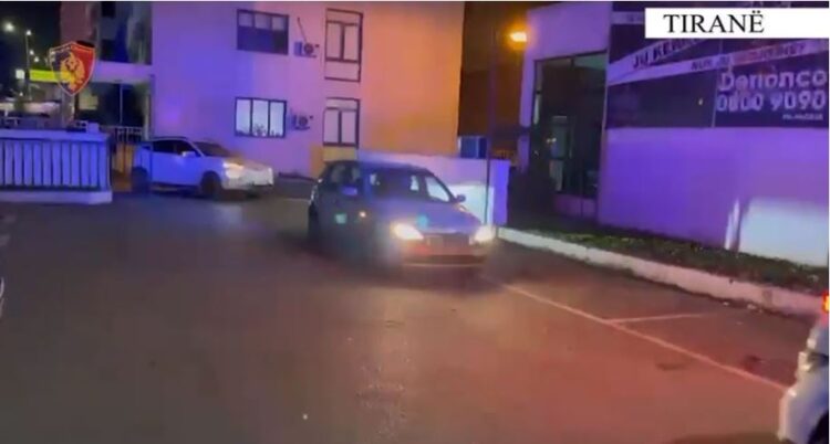 Vodhi makinë në oborrin e një banese, arrestohet 43 vjeçari