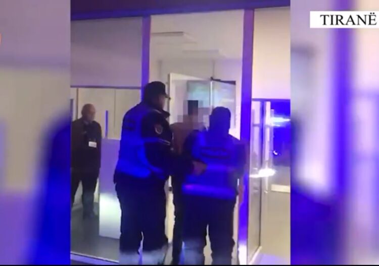 Qëlloi me kallashnikov në ajër, arrestohet 27 vjeçari në Tiranë