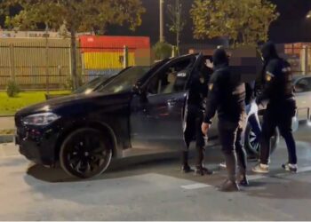 EMRAT/ Të shpallur në kërkim ndërkombëtar, arrestohen tre persona