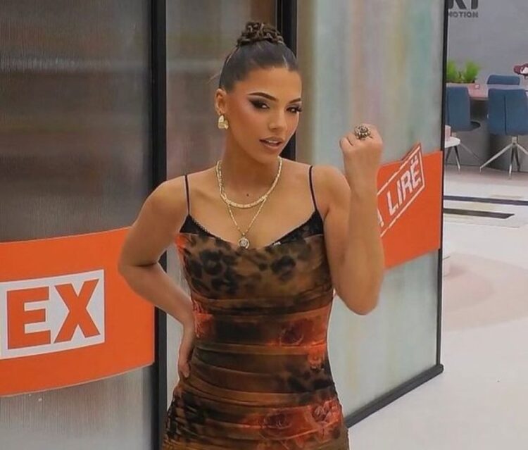 “Me ty jam e butë”, Shqipja hap zemrën me…