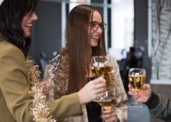 3 shenjat e horoskopit që janë shpirti i festave në zyrë