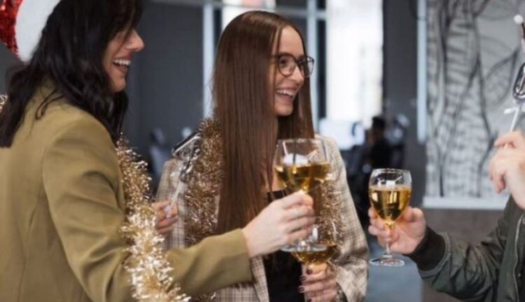 3 shenjat e horoskopit që janë shpirti i festave në zyrë