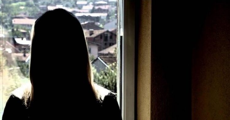 “S’ke nevojë për qira”, pronari i banesës p*rdhunon 38-vjeçaren