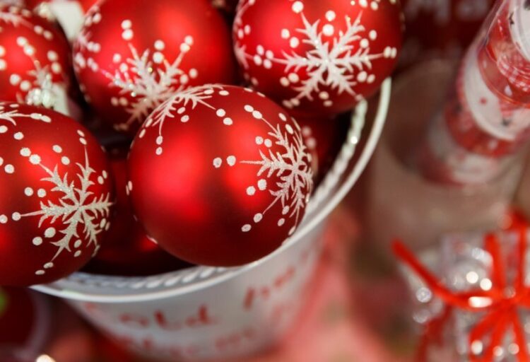 Pse e kuqja është ngjyra mbizotëruese e Krishtlindjeve?