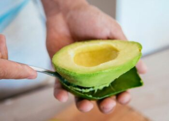 Zbuloni lëndën ushqyese që ju duhet për një lëkurë të shëndetshme