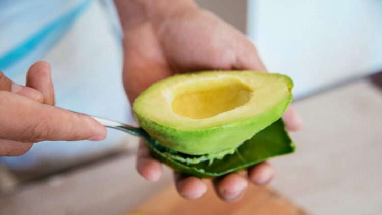 Zbuloni lëndën ushqyese që ju duhet për një lëkurë të shëndetshme