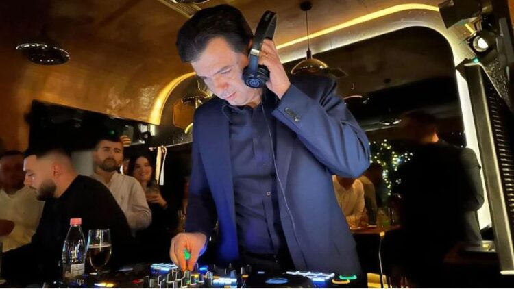 VIDEO/ Basha u bë edhe DJ, ironizon Spaho: Hani e harboni sot se nesër Babloku…