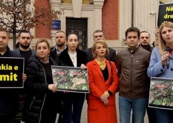 VIDEO/ Inceneratori i Tiranës, këshilltarët e opozitës në protestë: Të hetohet Veliaj