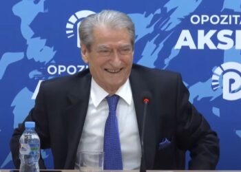 Berisha bën humor me gazetarët: Të bëjmë së bashku një urim, pasi…
