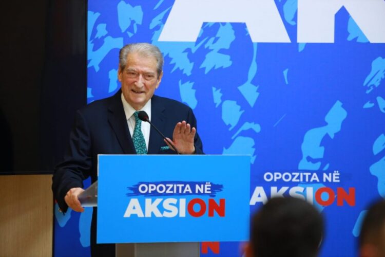 Berisha: Rama mashtroi për udhëtimet me çarter, bëri pushime ekzotike