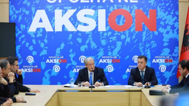 Berisha mbledh kryesinë: Beteja në Kuvend të pasohet nga ajo qytetare