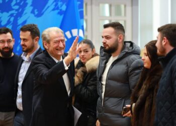 Berisha të rinjve: Nëse ju ngriheni, Edi Rama i ka orët e numëruara