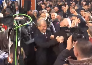 Mblidhen protestuesit para Kuvendit, mes tyre edhe Berisha