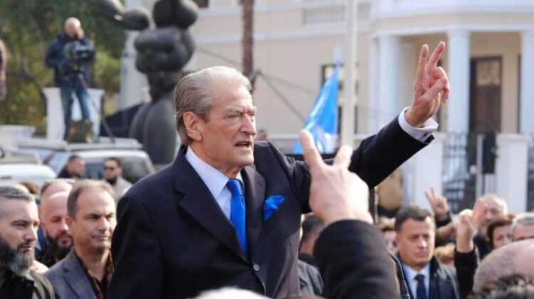 Berishës iu hoq imuniteti, mbyllet edhe tubimi i opozitës në Kuvend