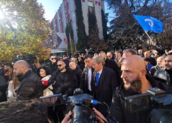 Berisha marshon para selisë së PS-së: Rama zhduket kur protestohet