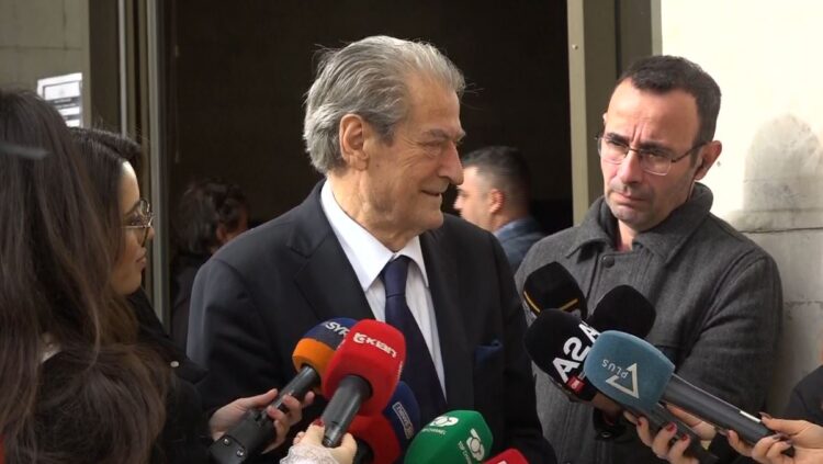 Berisha nderon Mirush Kabashin: Ishte mbret në skenë…