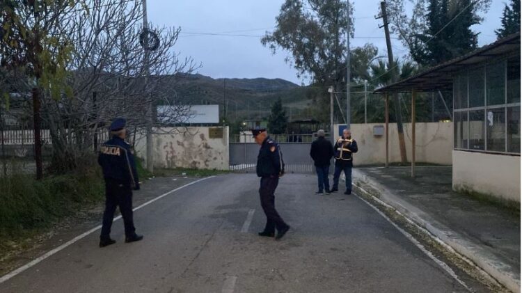 Prokuroria e Elbasanit: Mjacajt nuk iu bë kontrolli fizik, armën e kishte…