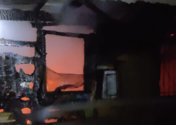 Përfshihet nga flakët banesa e një të moshuari në Fier, dyshohet se…