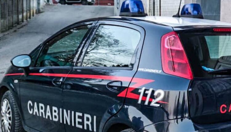 Gruaja merr gjobë, bashkëshorti tenton ta godasë me thikë për vdekje